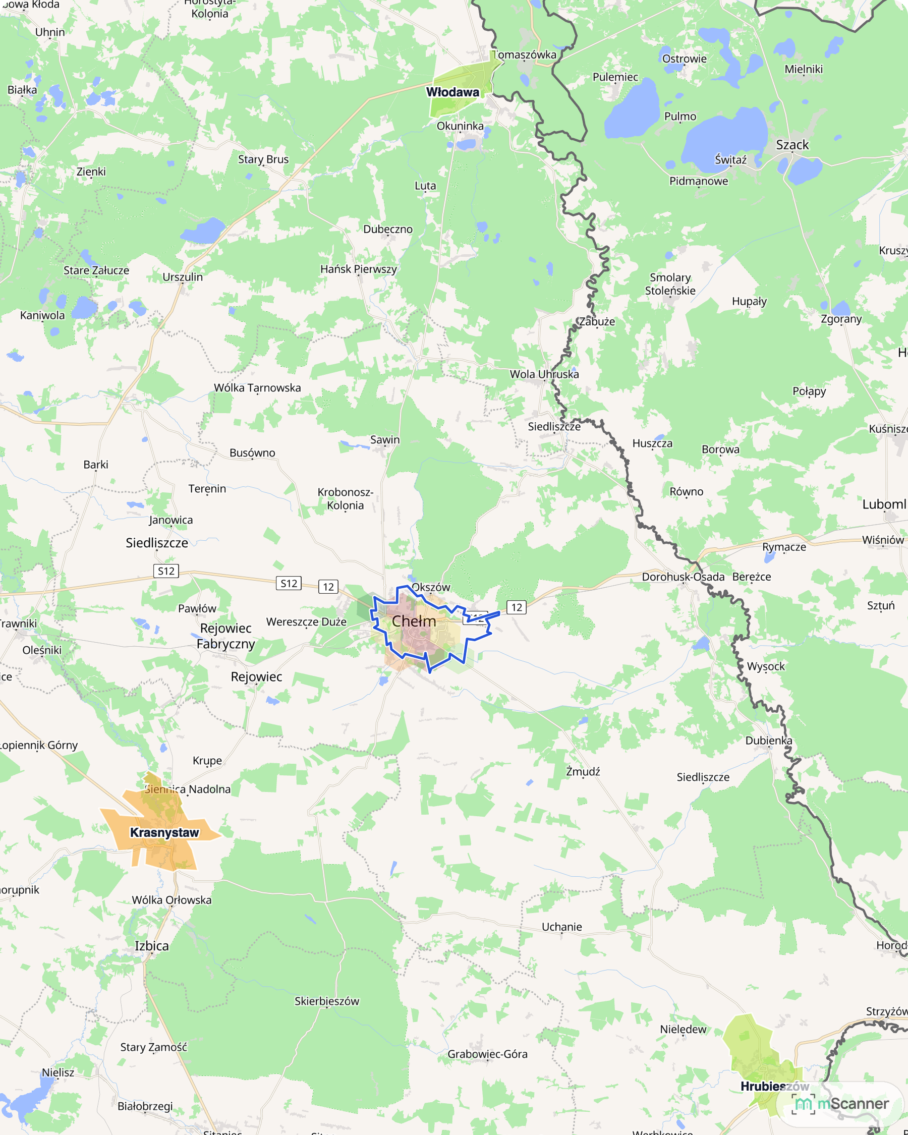 Mapa cen transakcyjnych mieszkań na wschodzie województwa lubelskiego, z niebieskim obrysem granic Chełma w środku, Włodawą na północy i Hrubieszowem na południu.