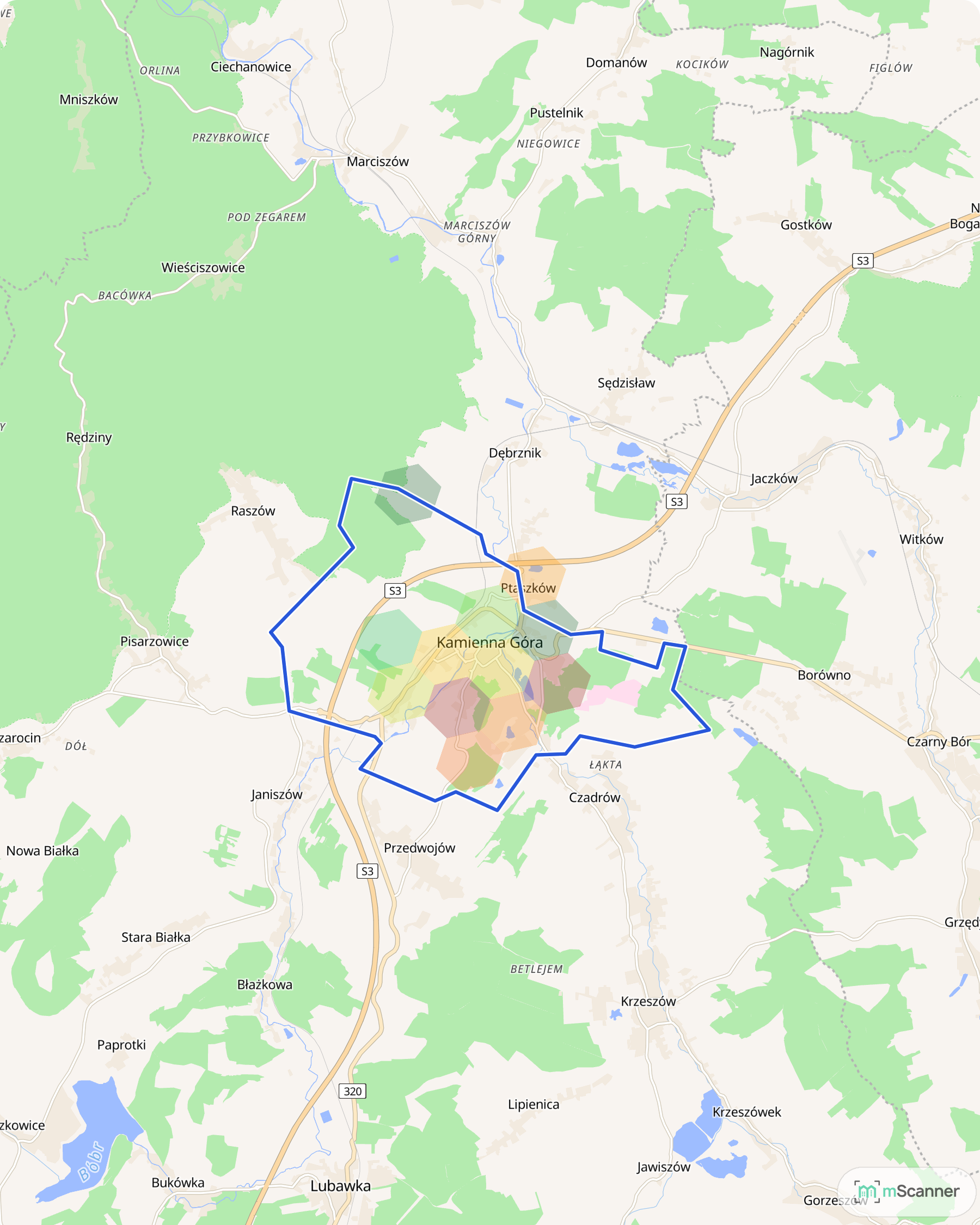 Mapa cen transakcyjnych mieszkań w Kamiennej Górze, z niebieskim obrysem granic i kolorowanymi obszarami cen.