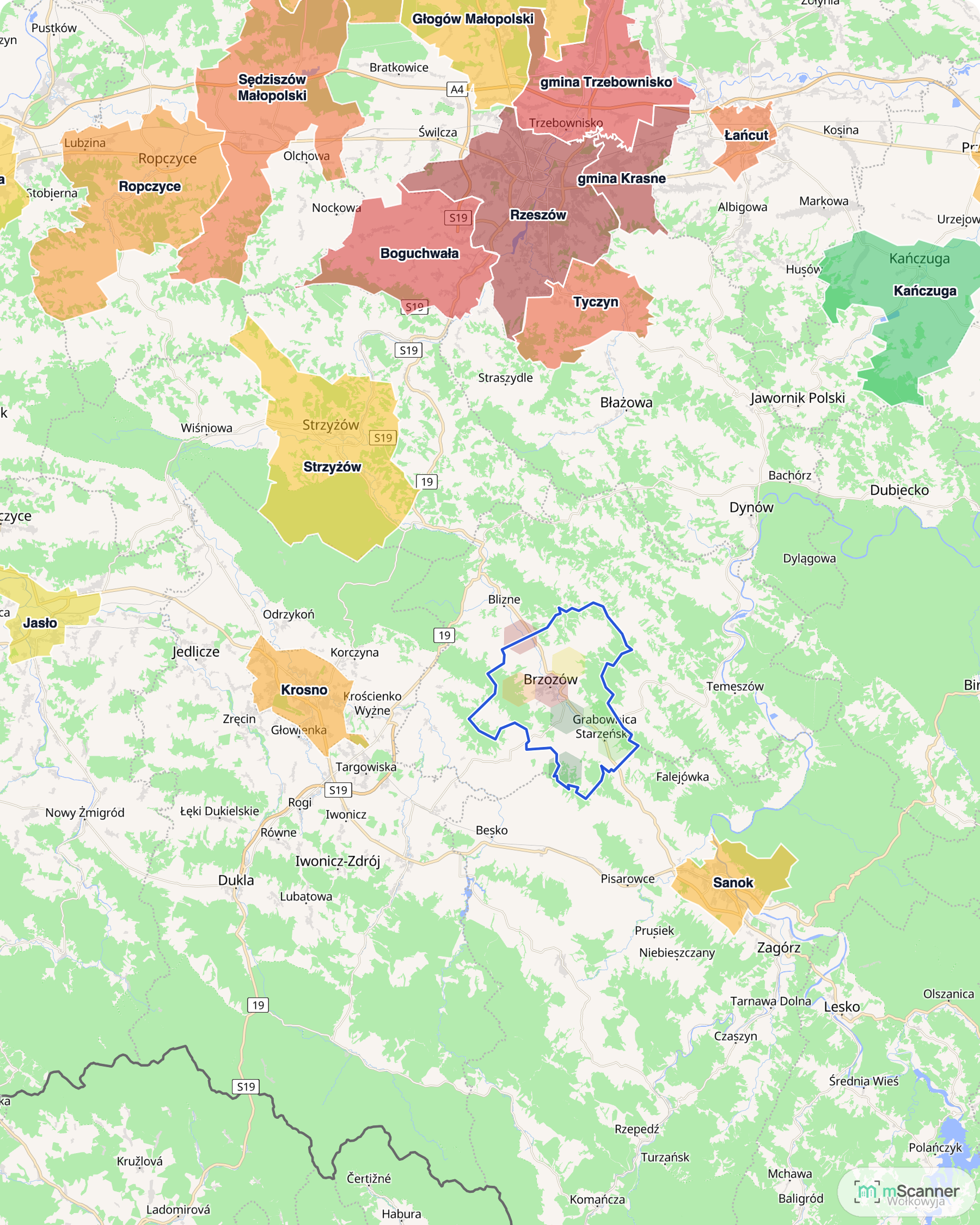 Mapa pięciu miast południowego Podkarpacia z niebieską granicą administracyjną gminy Brzozów i sąsiednimi gminami pokolorowanymi według mediany ceny transakcyjnej mieszkań
