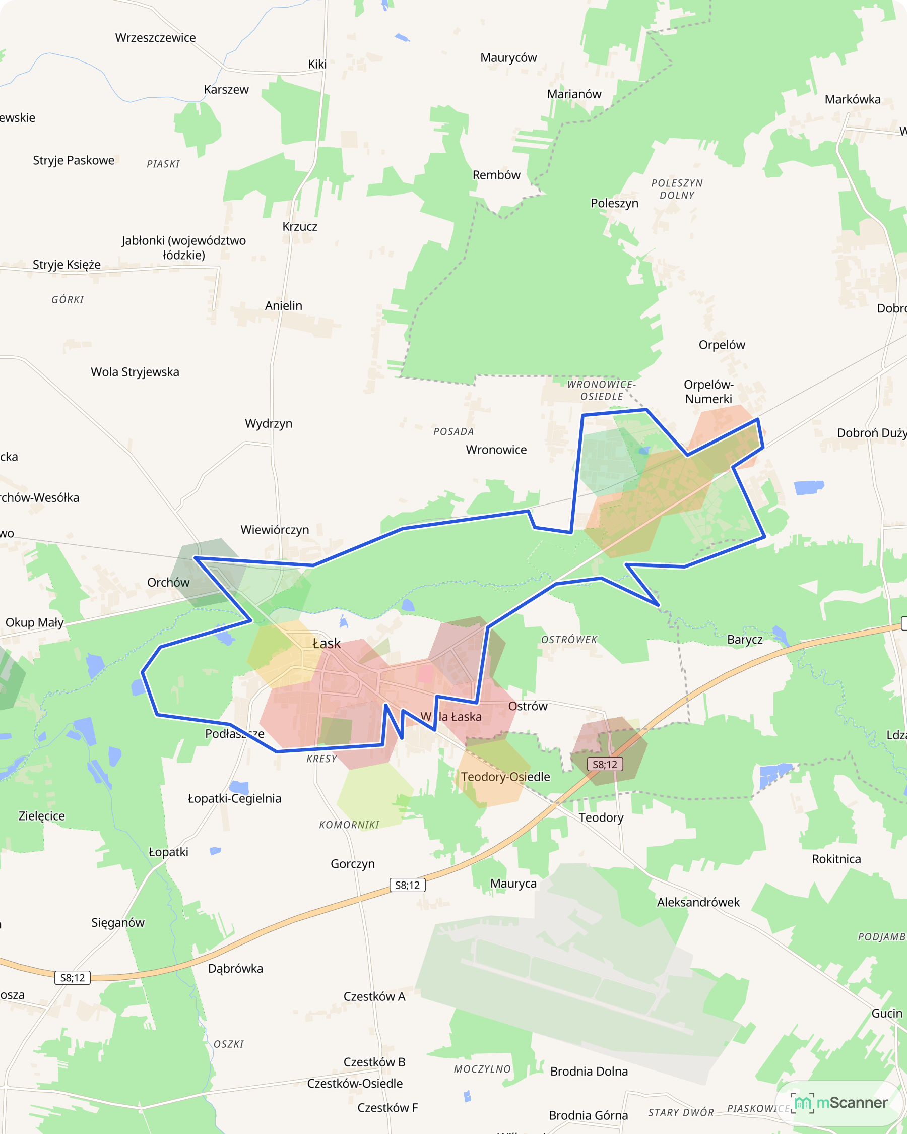 Mapa Łasku z granicą administracyjną miasta zaznaczoną niebieską linią, rozciągniętą od centrum po dzielnicę Kolumna, i sześciokątnymi polami cen transakcyjnych skupionymi wokół śródmieścia