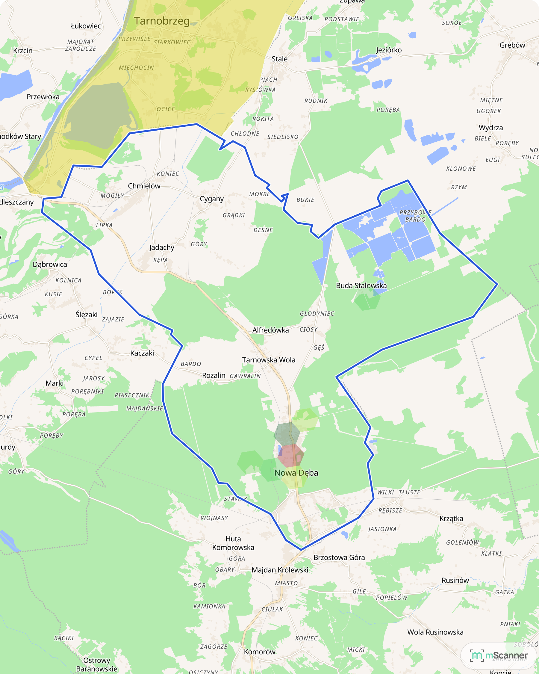 Mapa gminy Nowa Dęba z niebieską granicą administracyjną i sześciokątami pokolorowanymi według mediany ceny transakcyjnej mieszkań, w Puszczy Sandomierskiej