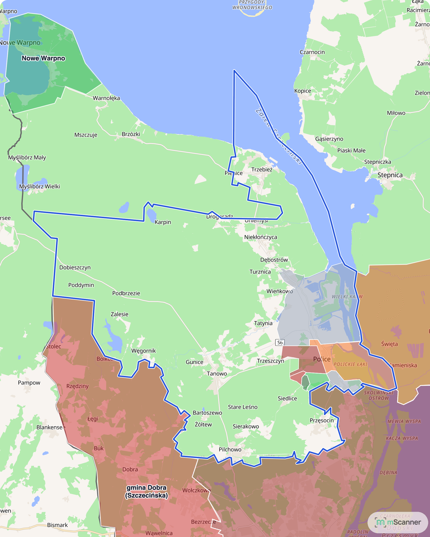 Mapa cen transakcyjnych mieszkań w gminie Police, z niebieskim obrysem granic i kolorowanymi obszarami cen.