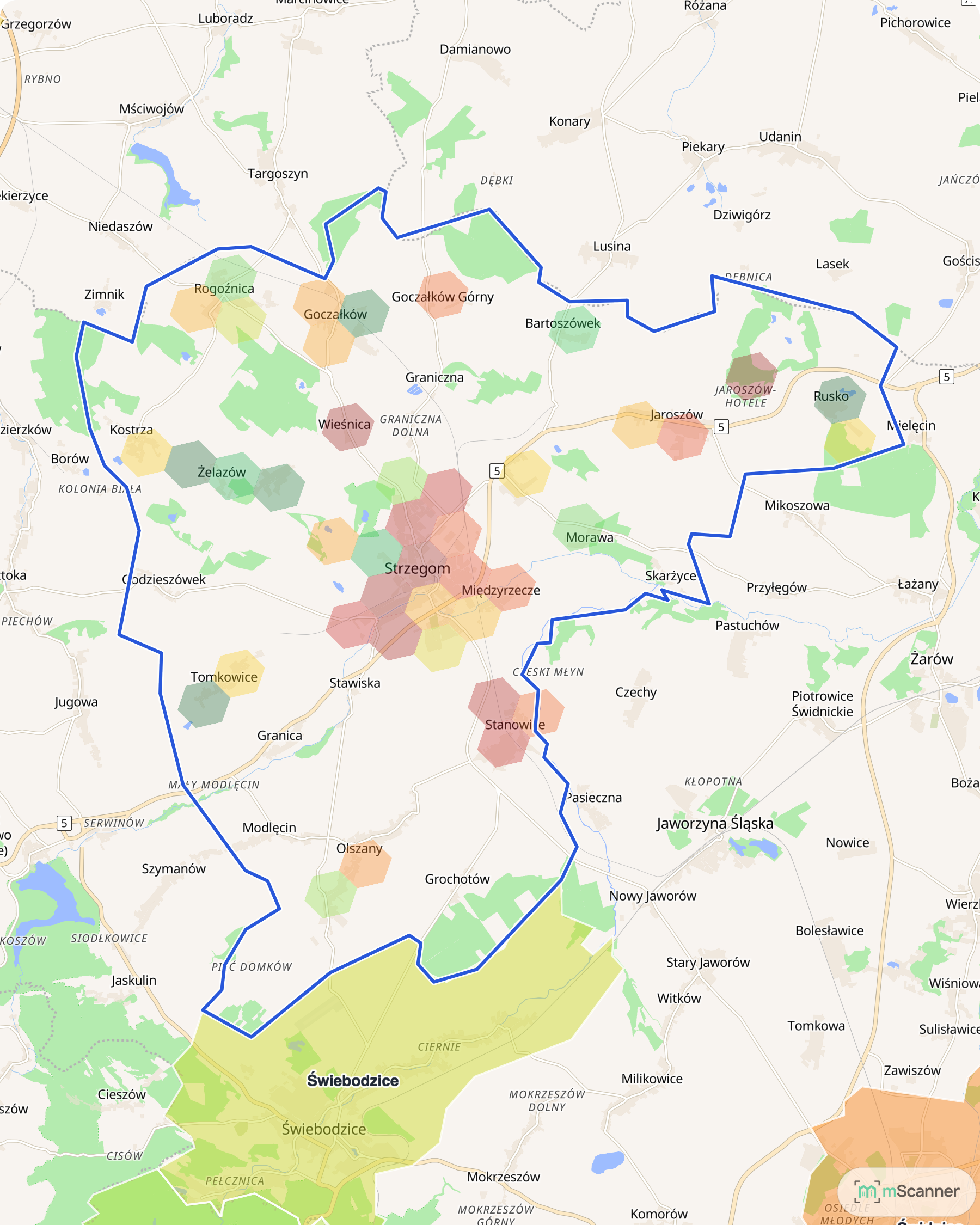 Mapa cen transakcyjnych mieszkań w gminie Strzegom, z niebieskim obrysem granic i kolorowanymi obszarami cen.