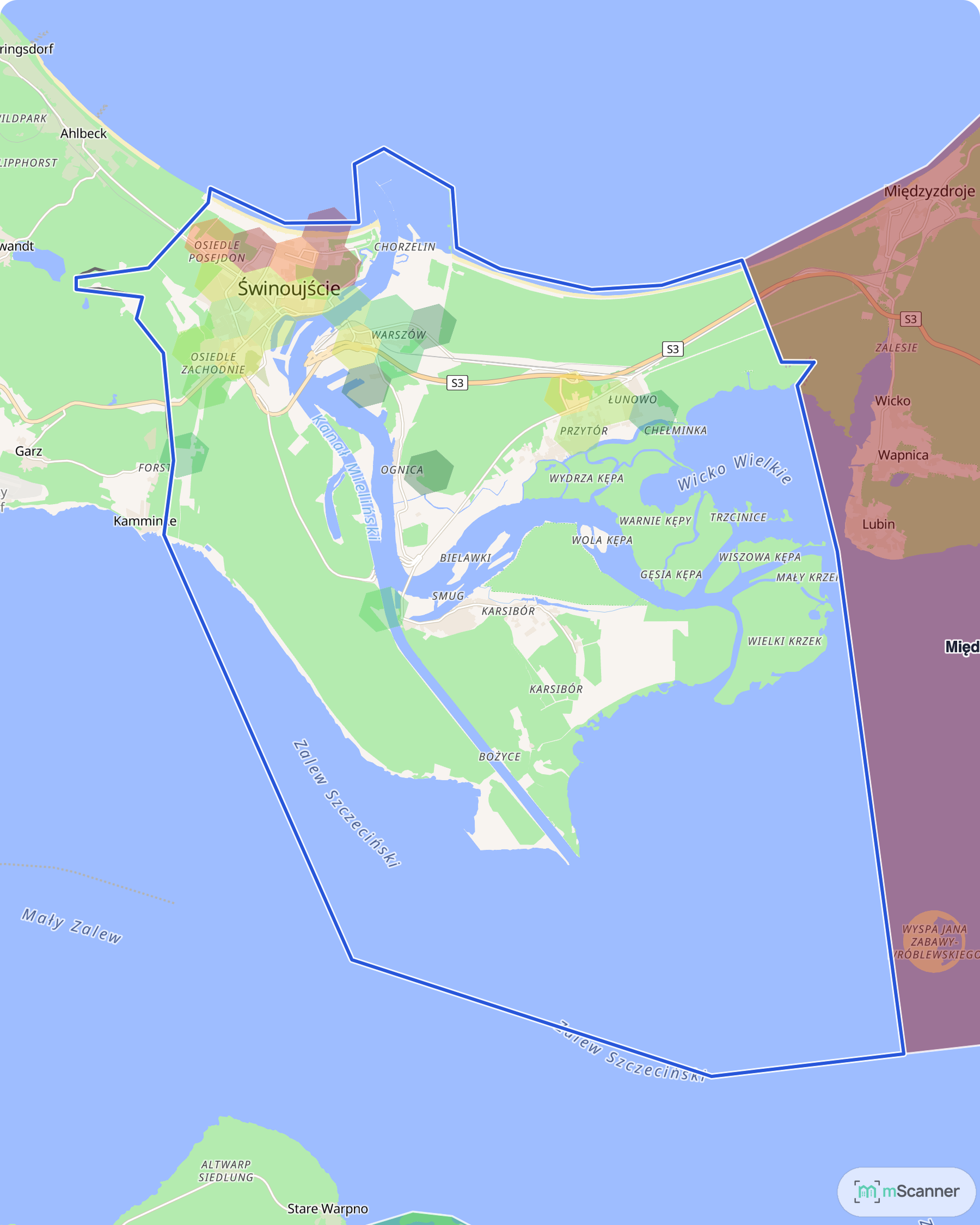 Mapa cen transakcyjnych mieszkań w Świnoujściu, z niebieskim obrysem granic i kolorowanymi obszarami cen.