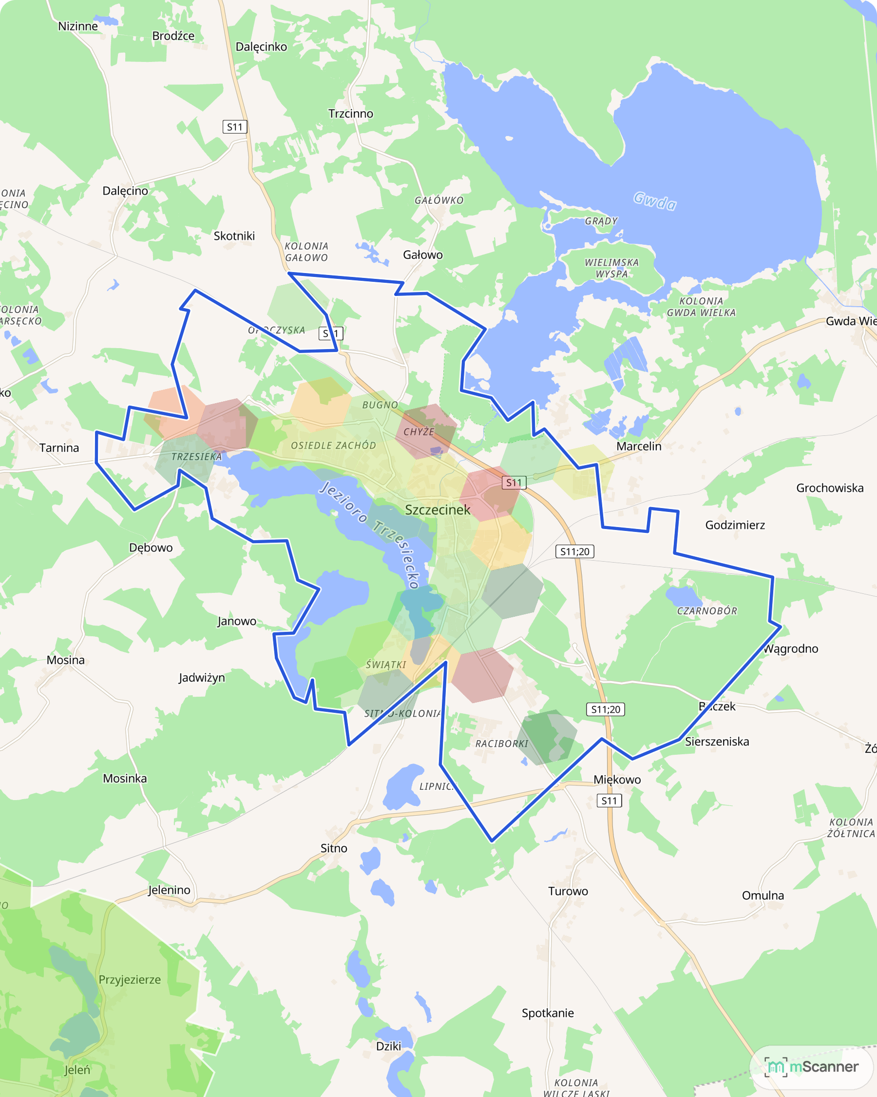 Mapa cen transakcyjnych mieszkań w Szczecinku, z niebieskim obrysem granic i kolorowanymi obszarami cen.