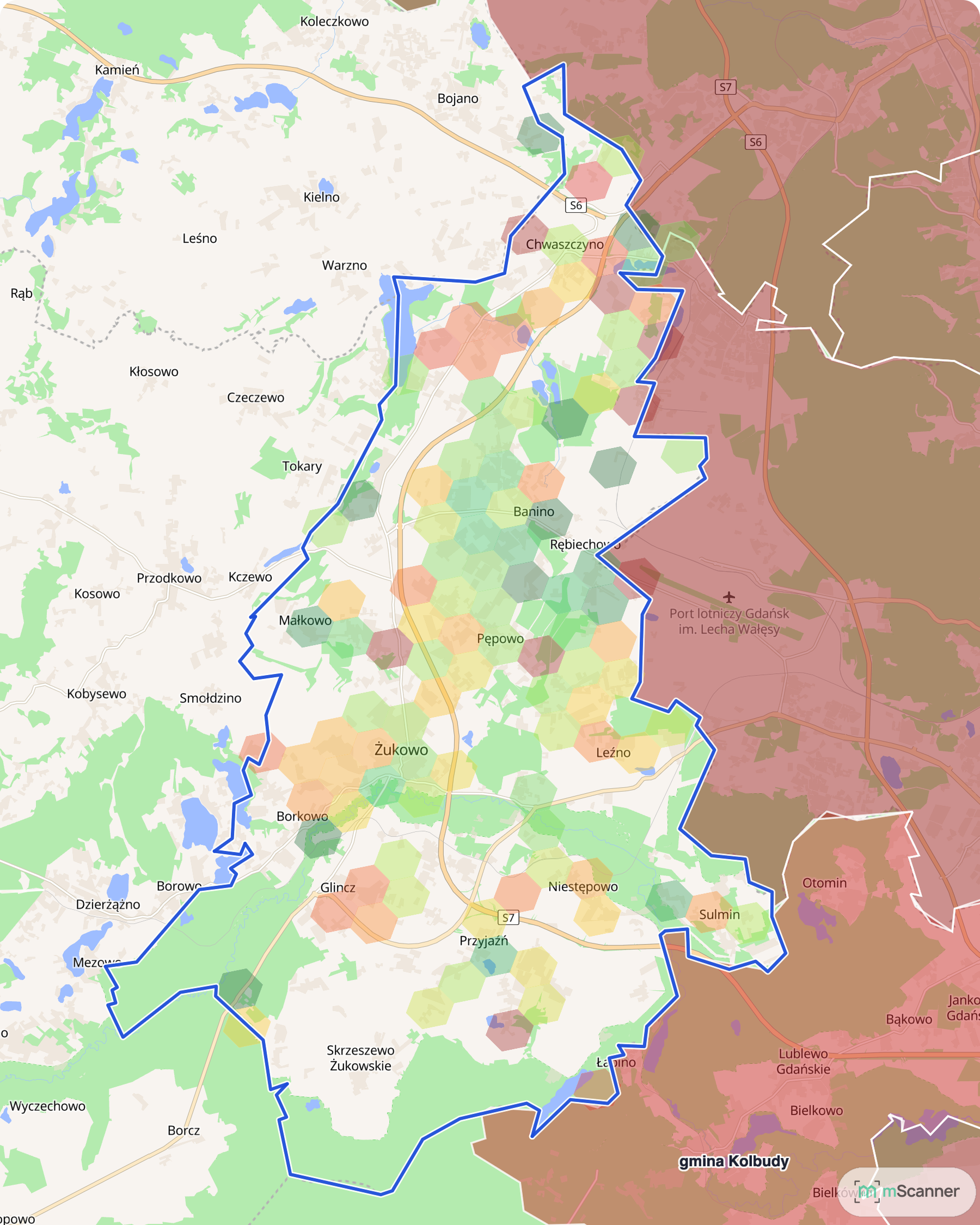Mapa gminy Żukowo z niebieską granicą administracyjną i siatką sześciokątów pokolorowanych według mediany ceny transakcyjnej, na zachód od Gdańska na Kaszubach